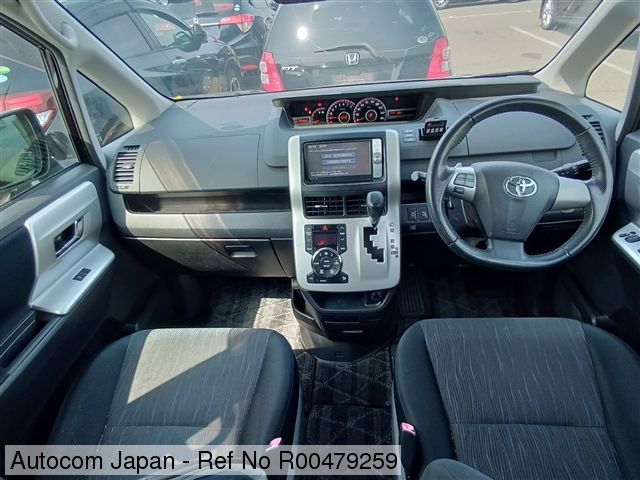 Ref No.R00479259 TOYOTA VOXY Image3