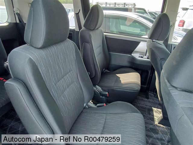 Ref No.R00479259 TOYOTA VOXY Image4