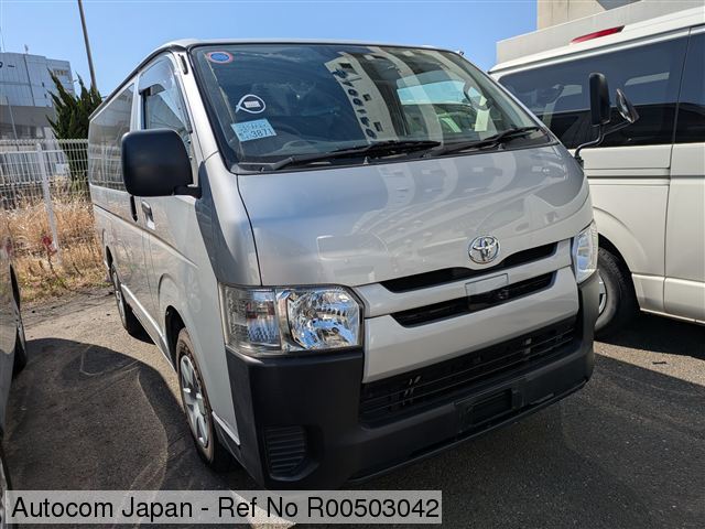 TOYOTA HIACE V