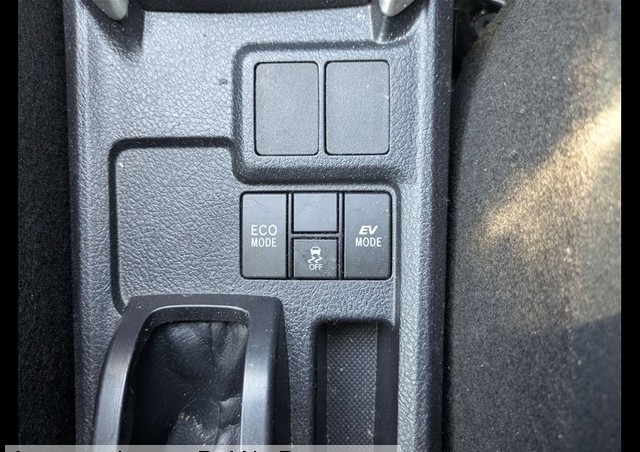 Ref No.R00517665 TOYOTA FIELDER HV Image27