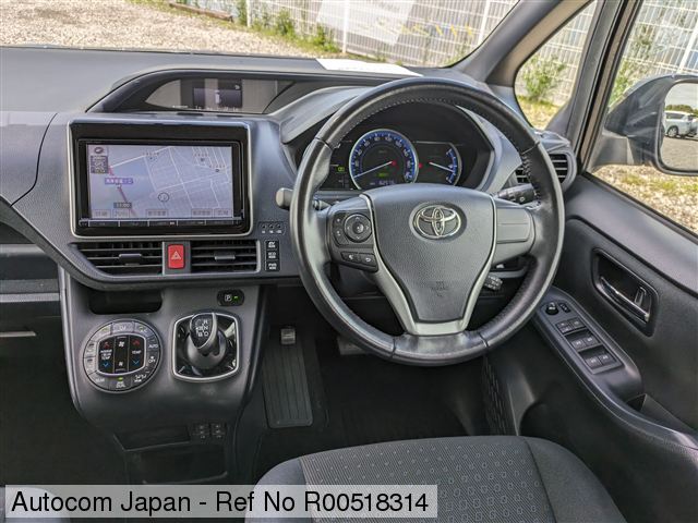Ref No.R00518314 TOYOTA VOXY HV Image3