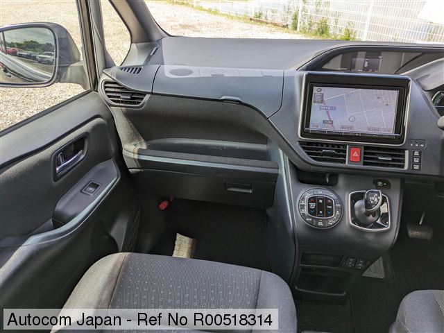 Ref No.R00518314 TOYOTA VOXY HV Image13