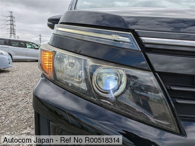 Ref No.R00518314 TOYOTA VOXY HV Image19