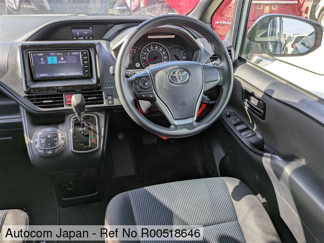 Ref No.R00518646 TOYOTA NOAH Image3