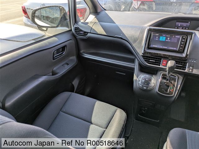 Ref No.R00518646 TOYOTA NOAH Image9