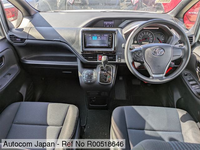 Ref No.R00518646 TOYOTA NOAH Image10