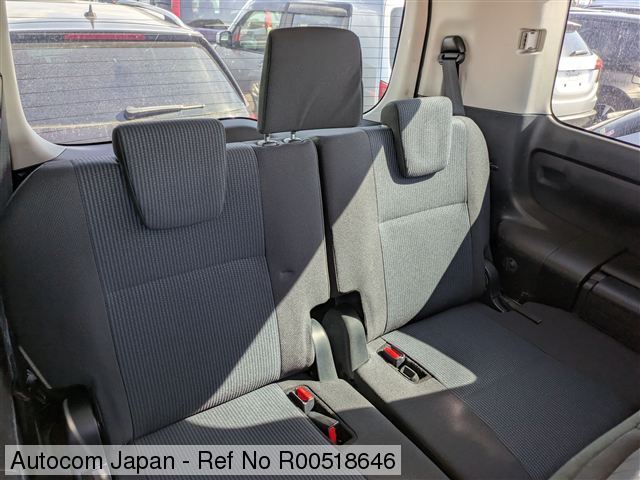 Ref No.R00518646 TOYOTA NOAH Image14